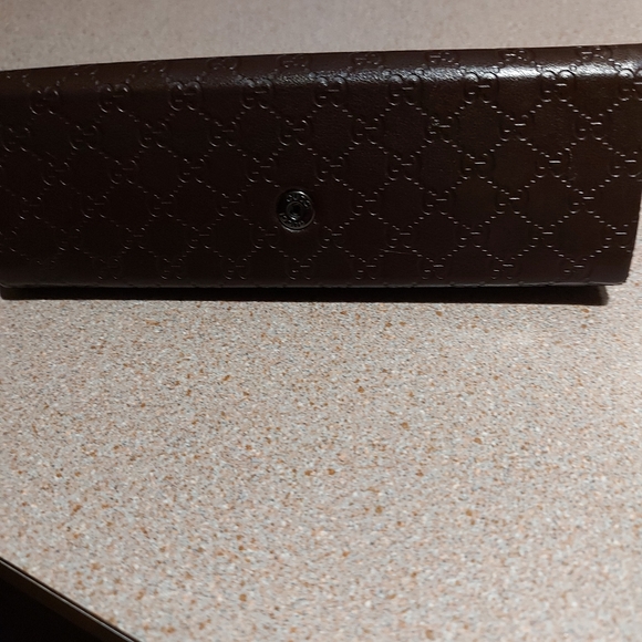 Gucci eyeglasses(readers)case brown w design, triagular, fun - Picture 5 of 8